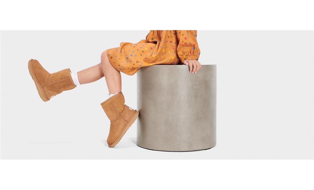 UGG Classic II otroški škornji (31 - 38)